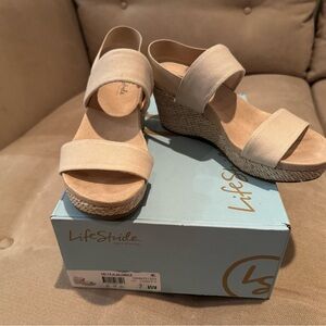 Life Stride women’s wedge sandals size 7. Basically brand new only worn once.